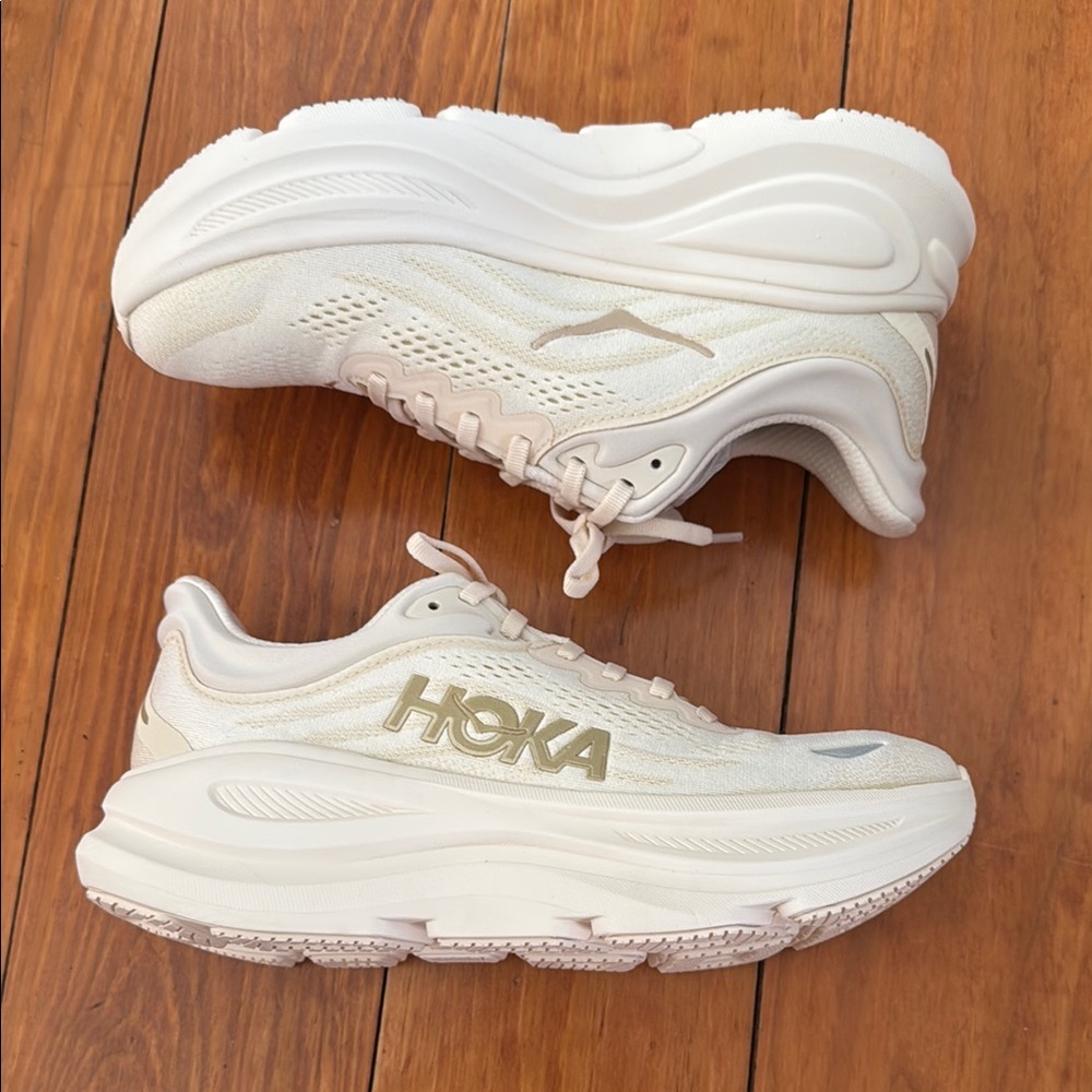 Hoka Bondi 9 Cream Sneakers NEW